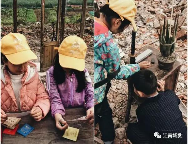 △ 學(xué)生仔細(xì)端詳已經(jīng)不再使用的各種紙質(zhì)老證件 △ 觀展學(xué)生對(duì)播放的聲音場(chǎng)特別好奇，蹲下認(rèn)真?zhèn)榷鷥A聽(tīng)